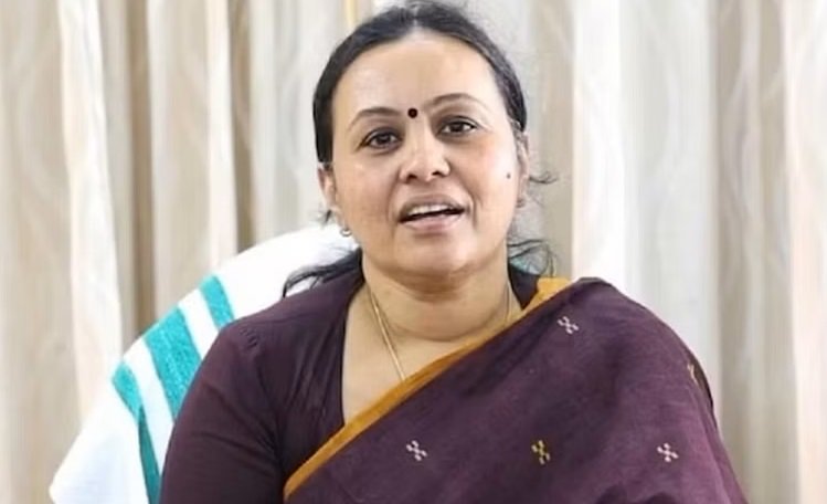 നിപ സംശയം; കോഴിക്കോട് ജില്ലയിൽ മാസ്ക് ധരിക്കാൻ നിർദ്ദേശം, ആശുപത്രി സന്ദർശനവും നിയന്ത്രിക്കും