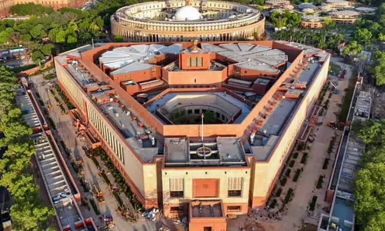 കാവി കാക്കി പിന്നെ താമര ചിഹ്നവും പാർലമെൻ്റ് ജീവനക്കാർക്ക് പുതിയ യൂണിഫോം വരുന്നു