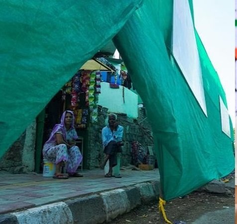 ഡൽഹിയിൽ വിദേശ പ്രതിനിധികൾ കാണാതിരിക്കാൻ ചേരികൾ ഷീറ്റിട്ട് മൂടി, പാവപ്പെട്ട മനുഷ്യരെയും മൃഗങ്ങളെയും മറച്ചു പിടിക്കുകയാണ് സർക്കാരെന്ന് രാഹുൽ