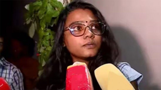 ന്യൂസ് ക്ലിക് റെയിഡ് കേരളത്തിലും, മാധ്യമ  പ്രവർത്തകയുടെ ലാപും ഫോണും പിടിച്ചെടുത്തു; ചോദ്യങ്ങൾ സിപിഎമ്മിലേക്ക്