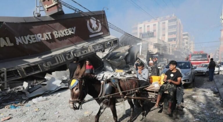 അന്നം മുട്ടിച്ച് കൊല്ലാൻ ഇസ്രയേൽ, റൊട്ടികടകൾ ലക്ഷ്യം വെച്ച് ആക്രമണം