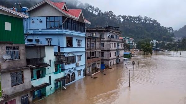 ലഖൻ വാലിയിൽ മിന്നൽ പ്രളയം 23 സൈനികരെയും കവചിത വാനങ്ങളും കാണാതായി