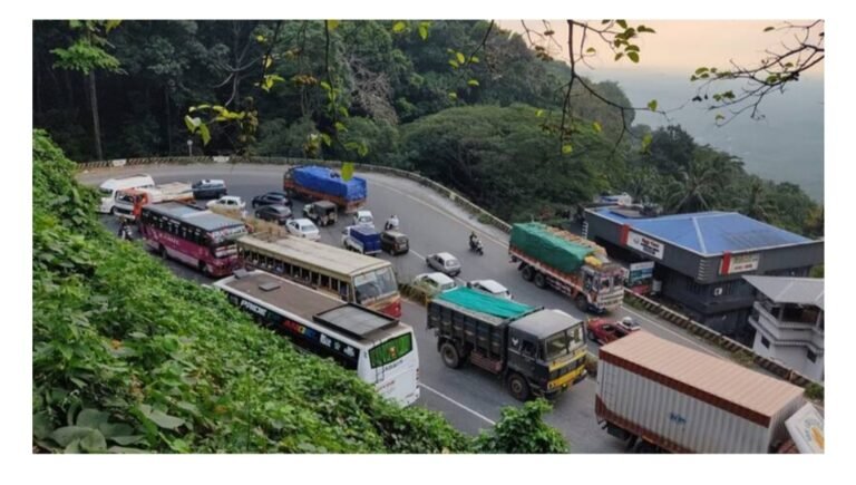 താമരശ്ശേരി ചുരത്തിൽ വലിയ വാഹനങ്ങൾക്ക് നിയന്ത്രണം ഏർപ്പെടുത്തി