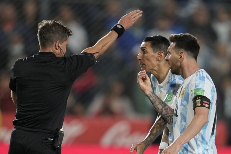 ഫുട്ബോൾ ലോകകപ്പ് യോഗ്യതാ മത്സരങ്ങൾ കൊഴുക്കുന്നു, ബ്രസീലും അർജൻ്റീനയും ഇറങ്ങും