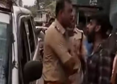 സീറ്റ് ബെൽറ്റ് ഇടാതെ പൊലീസ്, ചോദ്യം ചെയ്ത യുവാക്കളെ അറസ്റ്റ് ചെയ്ത് പ്രതികാരം