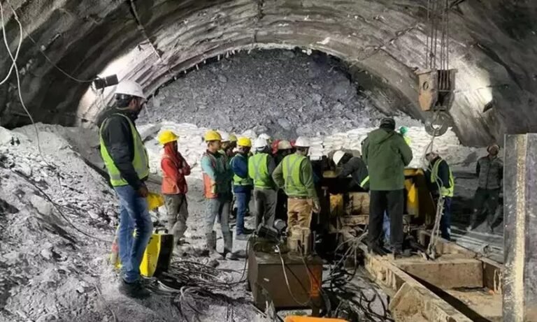 തുരങ്കത്തിൽ അകപ്പെട്ടത് 40 തൊഴിലാളികൾ, 125 മണിക്കൂർ പിന്നിട്ടിട്ടും മരണം മുഖാമുഖം