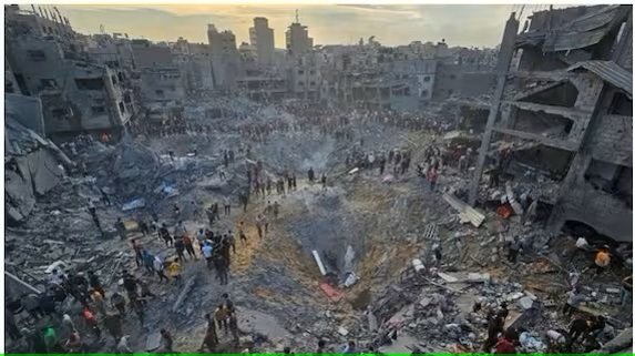 ഗാസയിലെ ജബലിയ അഭയാർത്ഥി ക്യാമ്പിൽ ഇസ്രയേൽ ബോംബ് വർഷം