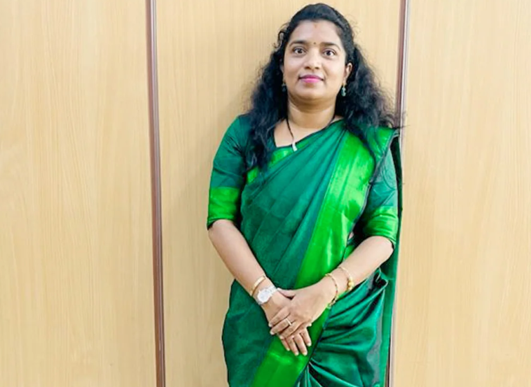 ഖനി വകുപ്പ് ഡെപ്യൂട്ടി സെക്രട്ടറിയായ യുവതി വീട്ടിൽ കുത്തേറ്റ് മരിച്ച നിലയിയൽ