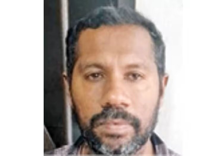 തിരുവാഭരണം അടിച്ചു മാറ്റി മുക്കുപണ്ടം പകരം വെച്ചു, 42 പവൻ കവർന്ന ക്ഷേത്രകമ്മിറ്റി സെക്രട്ടറി അറസ്റ്റിൽ