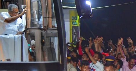 വിദ്യാർഥികളെ നവകേരള സദസിൽ പങ്കെടുപ്പിക്കില്ല, സ്കൂൾ ബസും ഉപയോഗിക്കില്ല, സർക്കാർ ഹൈക്കോടതിയിൽ തിരുത്തി