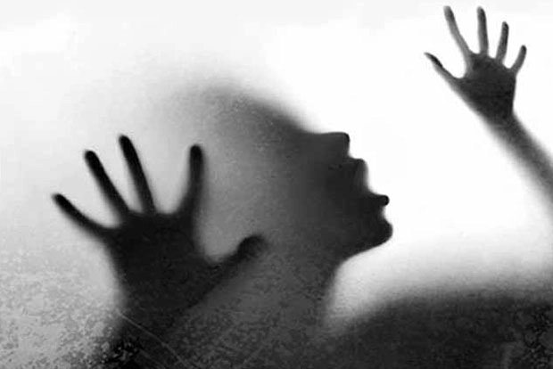 പീഡനത്തിനിരയായ കുട്ടിയുടെ ജാതി സർട്ടിഫിക്കറ്റിന് കൈക്കൂലി, പരാതിപ്പെട്ടതിന് പ്രതികാരമായി കുട്ടിയുടെ വിവരങ്ങൾ പുറത്ത് വിട്ട് തഹസിൽദാർ