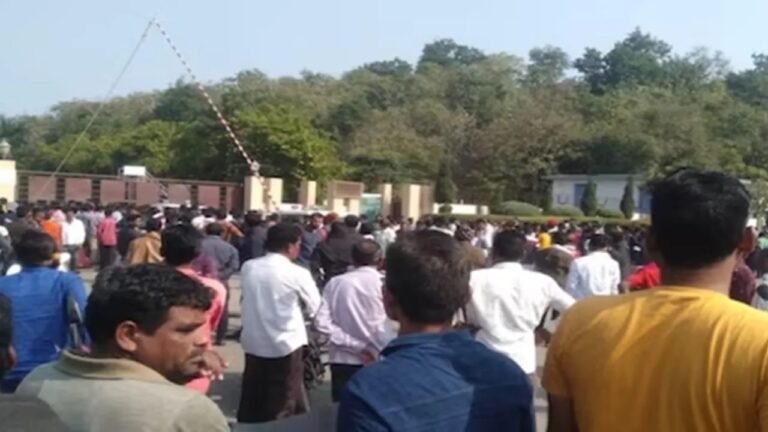 ആയുധ ഫാക്ടറിയിൽ സ്ഫോടനം, ഒമ്പത് പേർ വെന്തു മരിച്ചു, ജനക്കൂട്ടം ഫാക്ടറി ഉപരോധിച്ചു