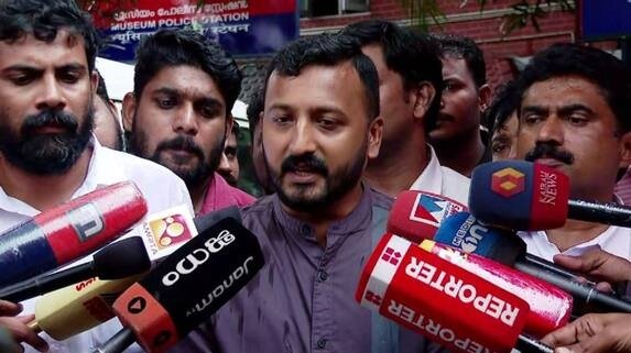 യൂത്ത് കോൺഗ്രസ് തിരിച്ചറിൽ കാർഡ് കേസിൽ സിബിഐ അന്വേഷണം ആവശ്യപ്പെട്ട ഹരജിയിൽ ഹൈക്കോടതി വിശദീകരണം തേടി