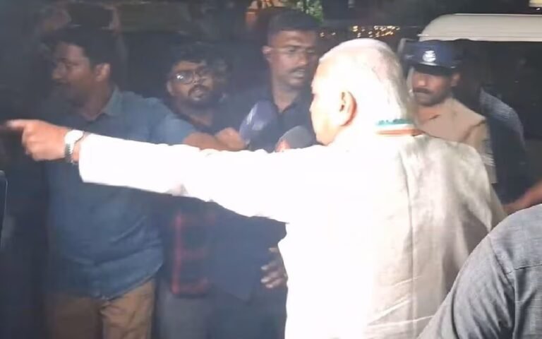 എസ് എഫ് ഐ പ്രവർത്തകർക്ക് എതിരെ ജാമ്യമില്ലാ വകുപ്പുകൾ, ഗവർണറുടെ ആവശ്യ പ്രകാരം പൊലീസ് നടപടി