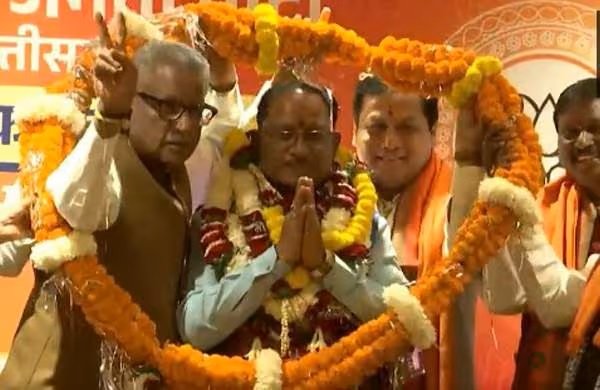 ഗോത്രവർഗ്ഗ നേതാവ് മുഖ്യമന്ത്രി പദവിയിലേക്ക്, ബി.ജെ.പി തന്ത്രങ്ങൾക്ക് മുന്നിൽ ഉള്ളിലിരിപ്പ് ചോദ്യം ചെയ്യപ്പെട്ട് പ്രതിപക്ഷ പാർട്ടികൾ