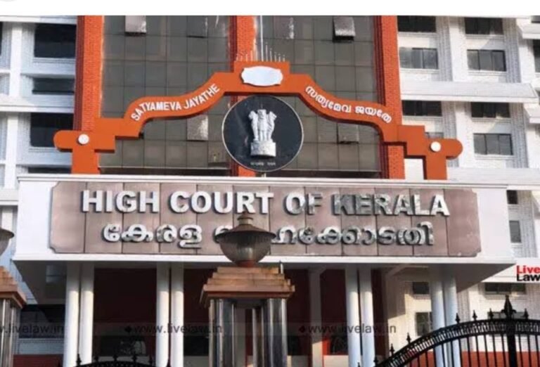 മാസപ്പടി കേസിൽ മുഖ്യമന്ത്രിക്കും വീണാ വിജയനും ഹൈകോടതി നൊട്ടീസ്