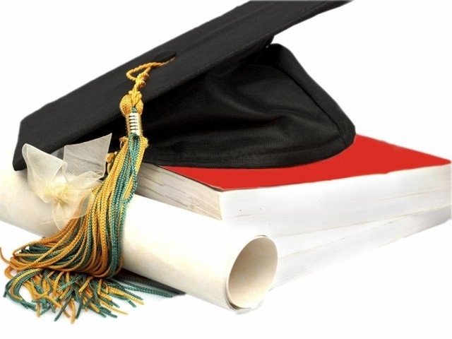 എംഫിൽ കോഴ്സുകളിൽ ചേർന്ന് വഞ്ചിതരാവരുത്, ഇനി അങ്ങിനെ ഒരു കോഴ്സില്ലെന്ന് യു ജി സി അറിയിപ്പ്