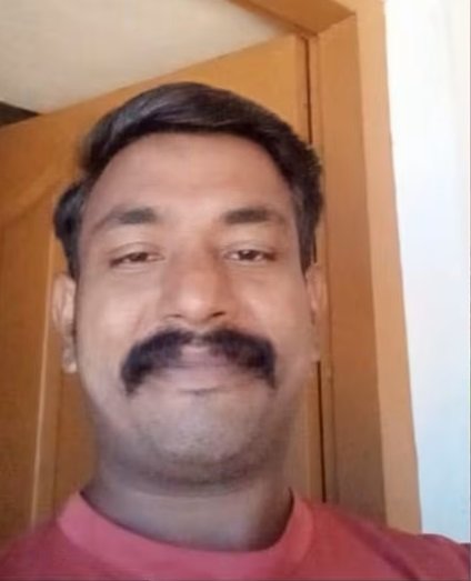 പ്രജീഷിനെ കൊന്നിട്ട സ്ഥലത്ത് കടുവ വീണ്ടും എത്തി, കൂട്ടിലടയ്ക്കും വരെ മൃതദേഹം ഏറ്റു വാങ്ങില്ലെന്ന് നാട്ടുകാർ