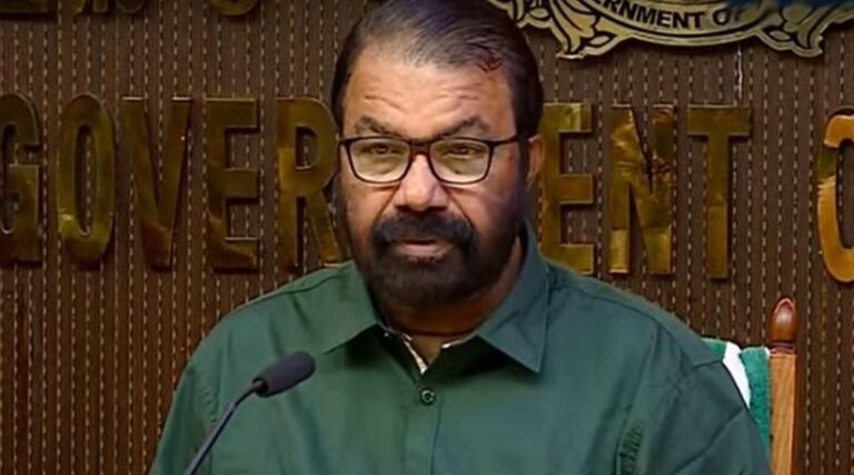 അടുത്ത രണ്ട് അധ്യയന വർഷത്തിനകം 10 വരെയുള്ള സ്കൂൾ പാഠപുസ്തകങ്ങൾ മുഴുവനായി മാറും