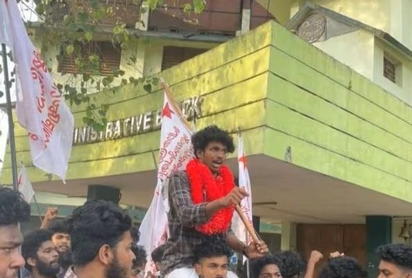 എസ് എഫ് ഐ സ്ഥാനാർഥിക്ക് വിജയം, കേരള വർമ്മ കോളിജിലെ വോട്ട് ഹൈക്കോടതി നിർദ്ദേശ പ്രകാരം വീണ്ടും എണ്ണി തിട്ടപ്പെടുത്തി