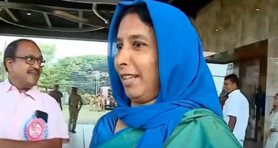 നവകേരള സദസിൽ നഗരസഭാ മുൻ അധ്യക്ഷയും, പാർട്ടി പുറത്താക്കിയ വനിതയെന്ന് മുസ്ലീം ലീഗ്