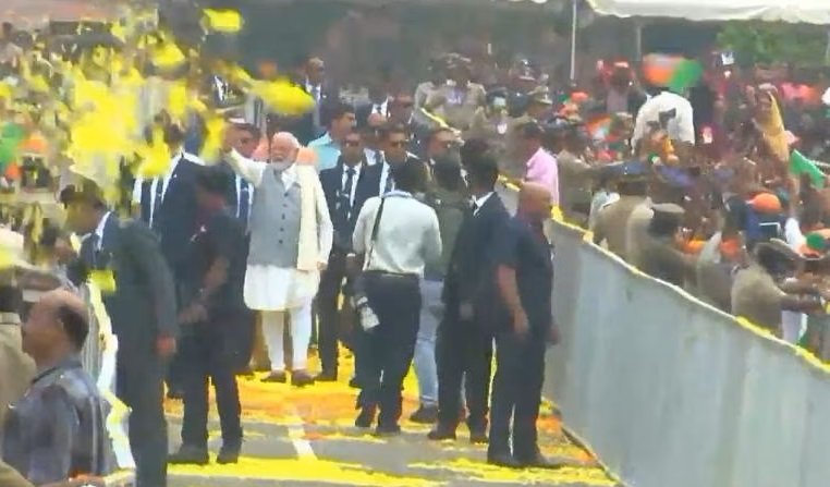 കേരളത്തിൽ പ്രചാരണത്തിന് തുടക്കമിട്ട് പ്രധാനമന്ത്രി നരേന്ദ്ര മോഡിയുടെ റോഡ് ഷോ