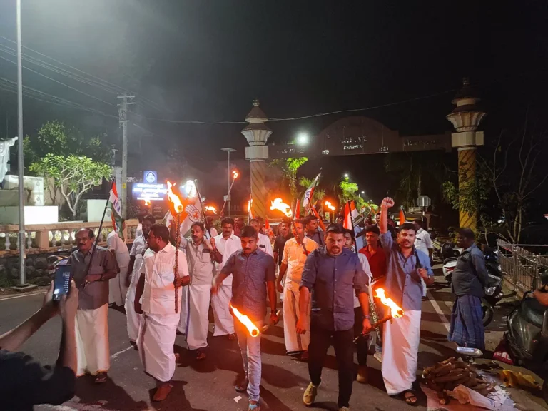 യൂത്ത് കോൺഗ്രസ് ഏറ്റുമാനൂർ നിയോജക മണ്ഡലം കമ്മിറ്റി പന്തം കൊളുത്തി പ്രകടനം നടത്തി