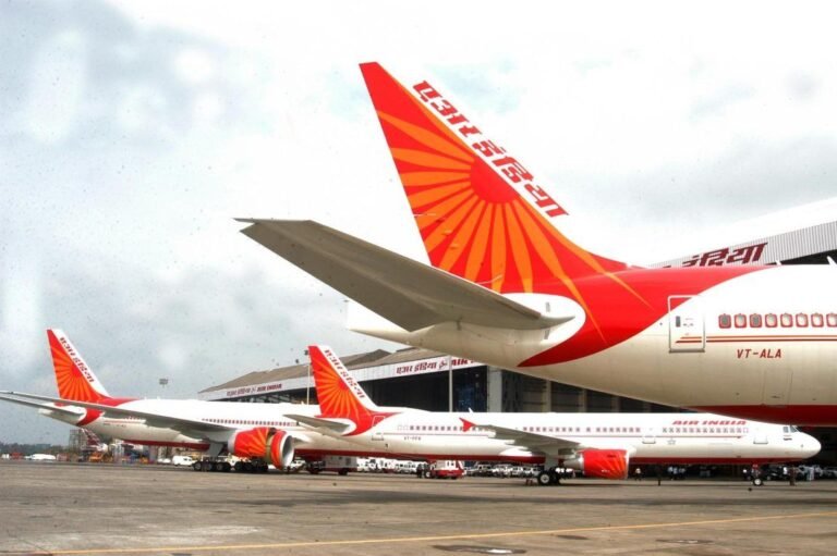 ഗൾഫ് യാത്രികരെ പിഴിഞ്ഞ് വിമാനക്കമ്പനികൾ